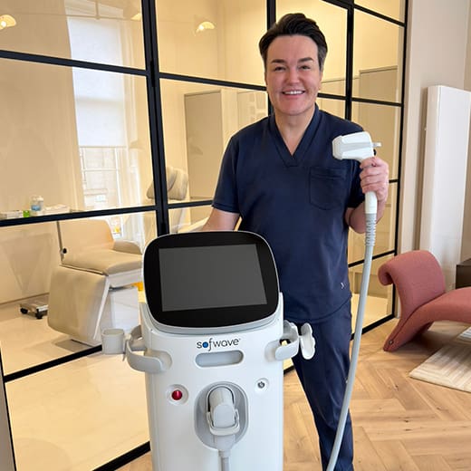 Dr Darren with the Sofwave device